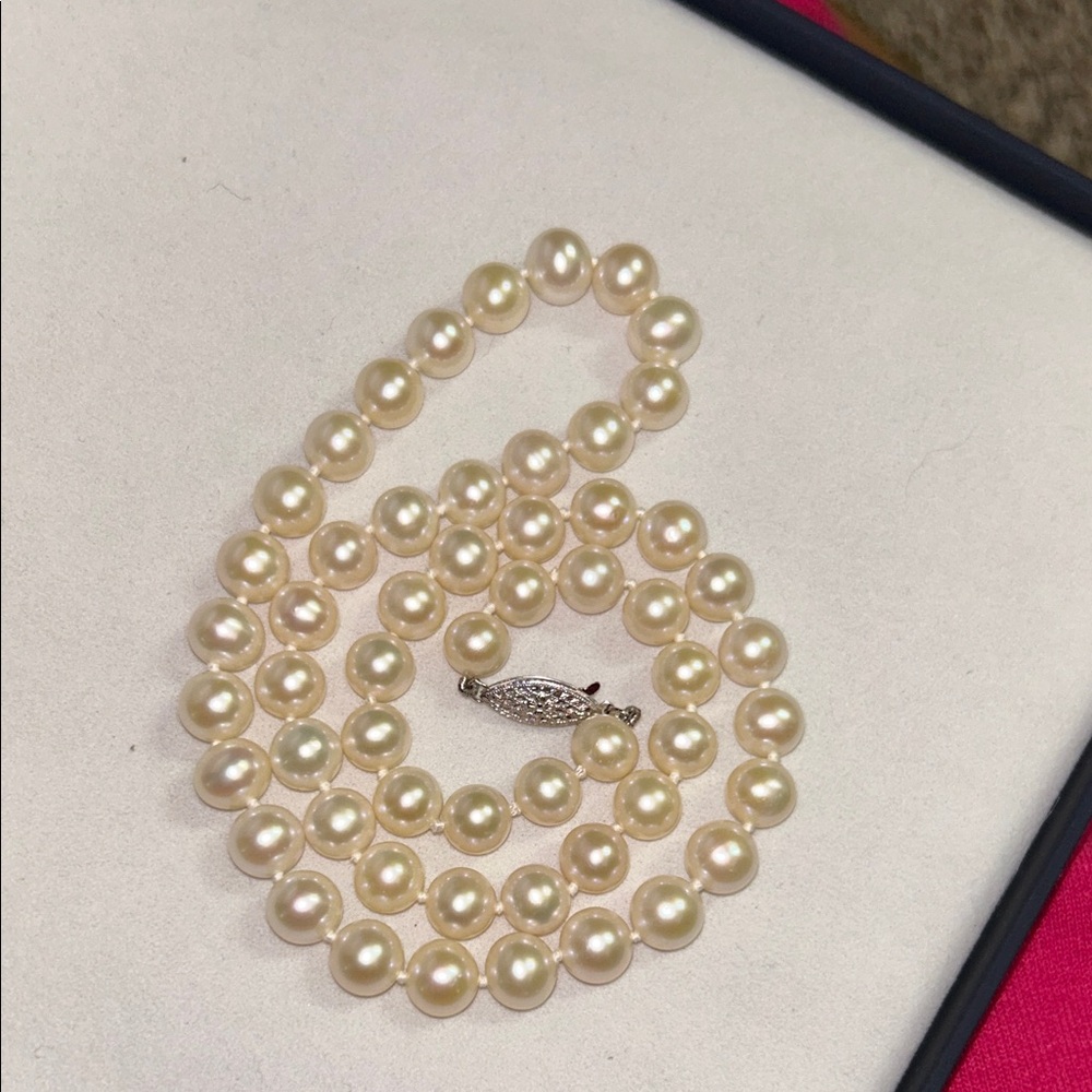 Classic Cream Pearl Necklace